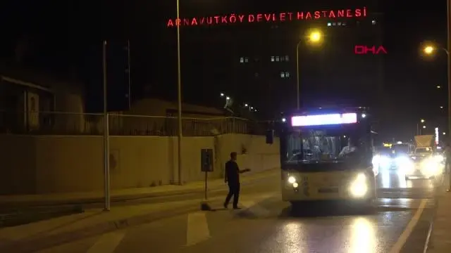 İSTANBUL-İETT OTOBÜSÜNÜN YAKITI BİTİNCE TRAFİK DURMA NOKTASINA GELDİ