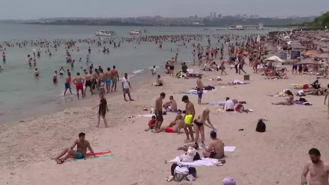 İstanbullular, Kurban Bayramı'nın 2. gününde sahil ve parklarda zaman geçirdi