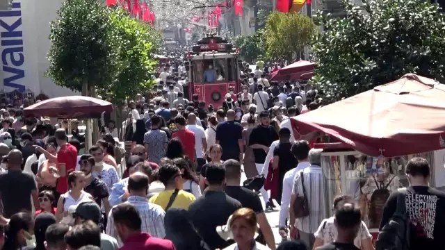 İstiklal Caddesi'nde yoğunluk İstiklal Caddesi'nde yoğunluk