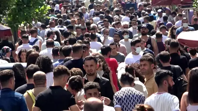 İstiklal Caddesi'nde yoğunluk