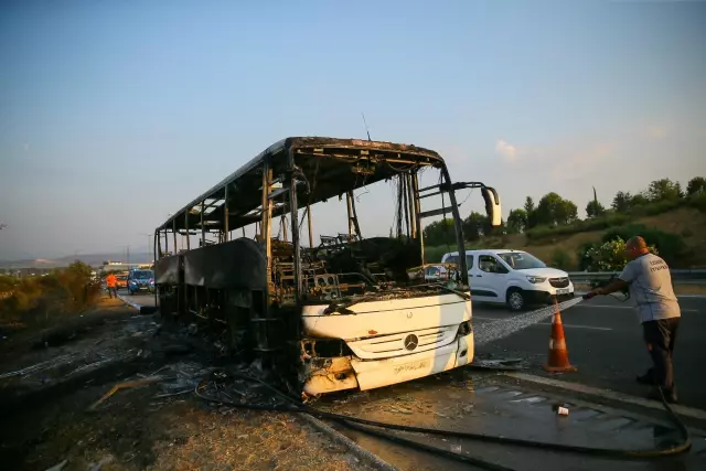 Seyir halindeki yolcu otobüsü yandı