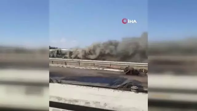İzmir'de yolcu otobüsü alev alev yandı İzmir'de yolcu otobüsü alev alev yandı