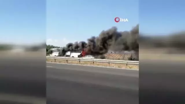 İzmir'de yolcu otobüsü alev alev yandı