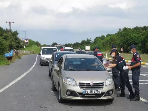 JANDARMADAN KOLONYA VE ÇİKOLATALI TRAFİK DENETİMİ