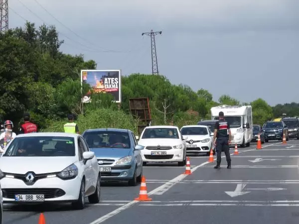 JANDARMADAN KOLONYA VE ÇİKOLATALI TRAFİK DENETİMİ