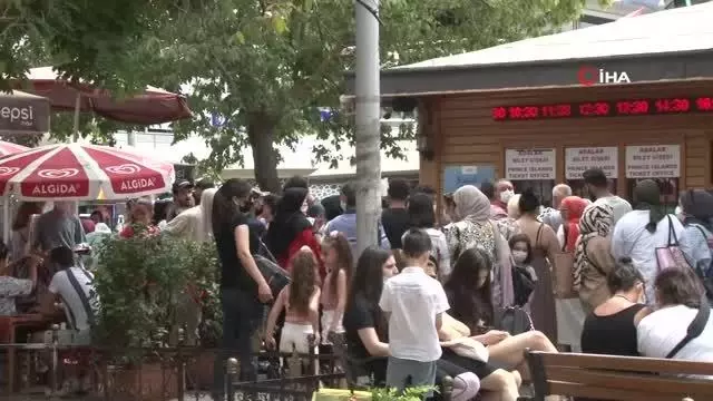 Kabataş İskelesi'nde Adalar seferlerinde yoğunluk Kabataş İskelesi'nde Adalar seferlerinde yoğunluk