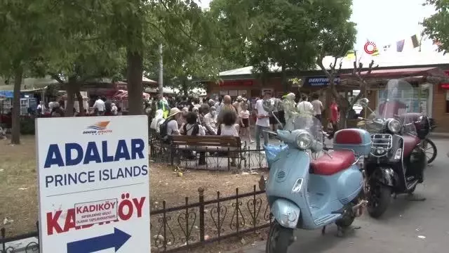 Kabataş İskelesi'nde Adalar seferlerinde yoğunluk