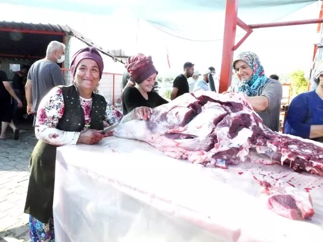 Kadın kasaplar erkeklere taş çıkarttı
