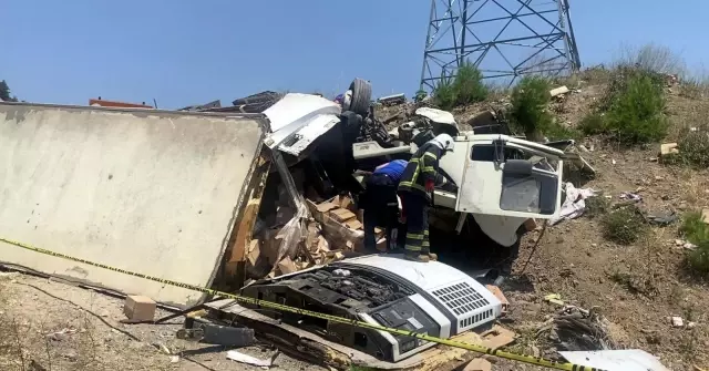 Son dakika haberi | Kamyon otomobile çarptı: 1 ölü, 6 yaralı