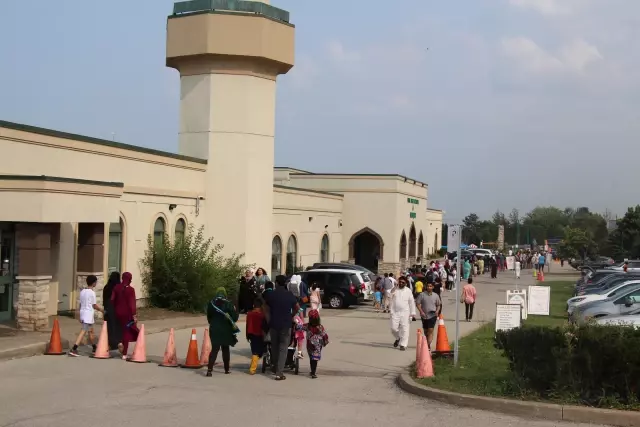MISSISSAUGA - Kanada'da çocuğunu alan bayram karnavalına koştu