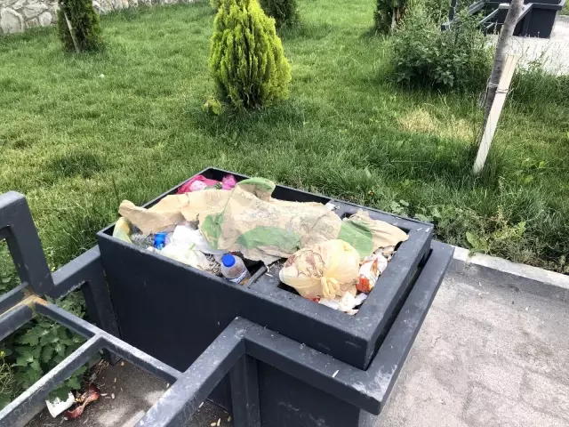 Kars Bedesten bölgesinden çöpler alınmıyor