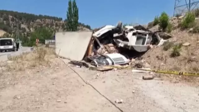 Karşı şeride geçip otomobile çarpan kamyonun sürücüsü hayatını kaybetti