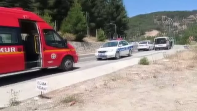 Karşı şeride geçip otomobile çarpan kamyonun sürücüsü hayatını kaybetti