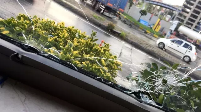 Kartal'da lüks siteyi kurşun yağmuruna tuttular