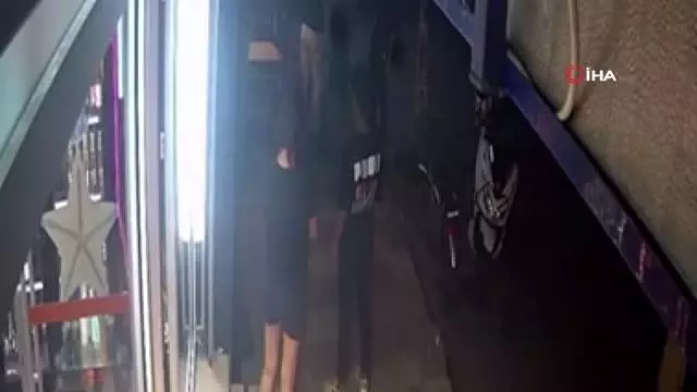 Kartal'da mafya dehşeti kamerada: Lüks siteyi kurşun yağmuruna tuttular