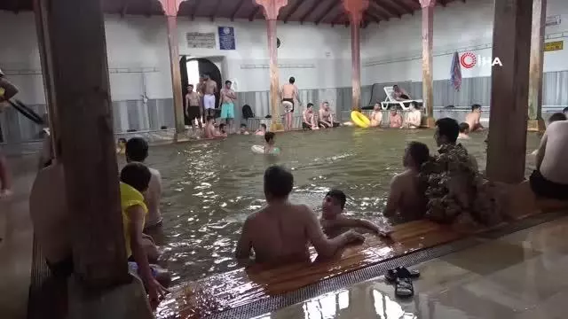 Kavurucu sıcaktan bunalanlar oraya akın etti