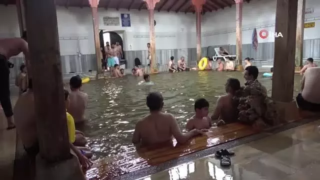 Kavurucu sıcaktan bunalanlar oraya akın etti