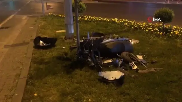 Son dakika haberleri: Kazada parçalanan mobiletin sürücüsü ağır yaralandı Son dakika haberleri: Kazada parçalanan mobiletin sürücüsü ağır yaralandı