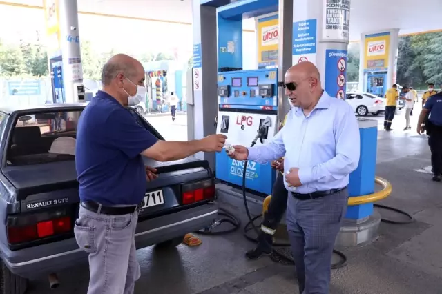 Keçiören Belediye Başkanı Turgut Altınok, kurban kesim alanlarını denetledi