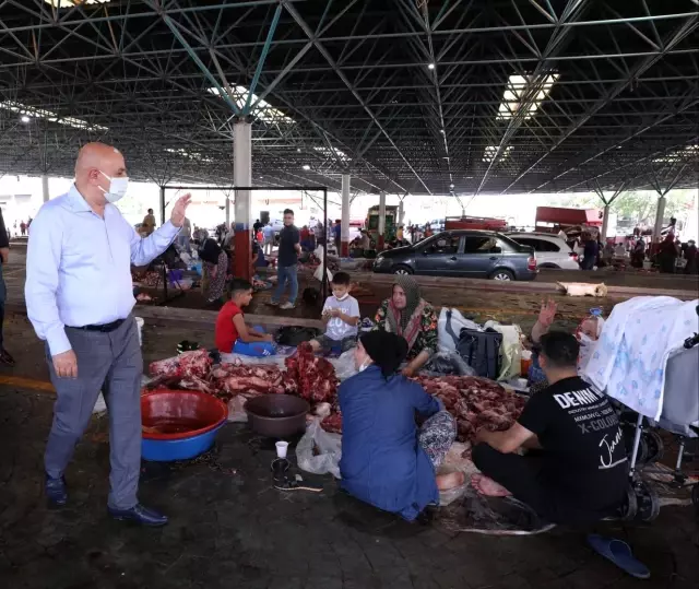 Keçiören Belediye Başkanı Turgut Altınok, kurban kesim alanlarını denetledi