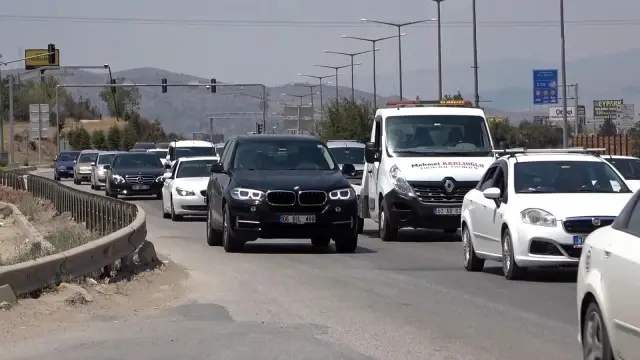 Kilit kavşak Kırıkkale'de, bayramın ikinci gününde trafik yoğunluğu