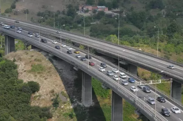 Kocaeli TEM otoyolunda 10 kilometrelik araç kuyruğu