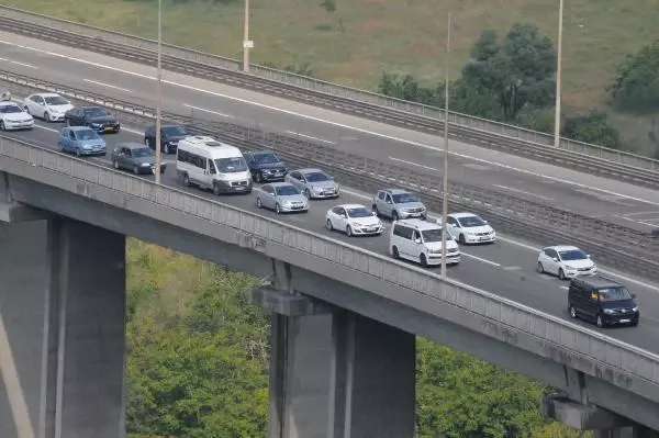 Kocaeli TEM otoyolunda 10 kilometrelik araç kuyruğu