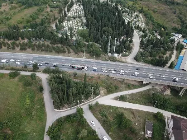 Kocaeli TEM otoyolunda 10 kilometrelik araç kuyruğu