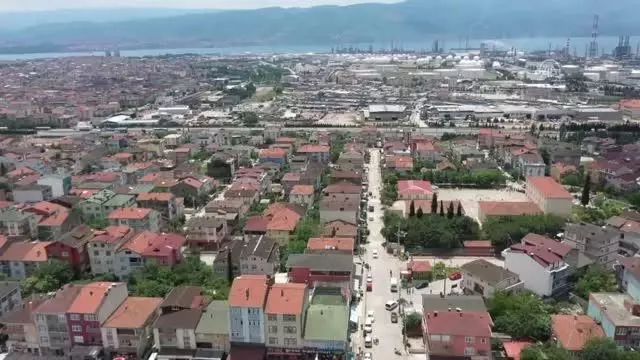 Kocaelili işçi emeklisi, ebru tutkusunu eşiyle açtığı atölyede gençlere aşılıyor Kocaelili işçi emeklisi, ebru tutkusunu eşiyle açtığı atölyede gençlere aşılıyor