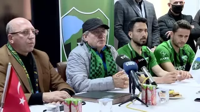 Kocaelispor, Kovid-19 tedavisi süren teknik direktör Akçay ile devam etmek istiyor Kocaelispor, Kovid-19 tedavisi süren teknik direktör Akçay ile devam etmek istiyor