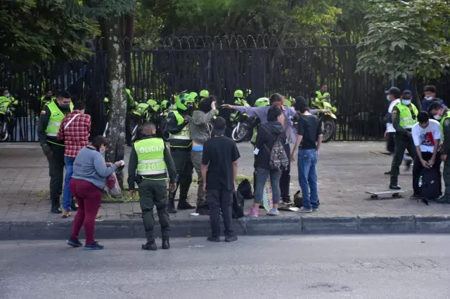Kolombiya'da binlerce kişi hükümeti protesto etti Kolombiya'da binlerce kişi hükümeti protesto etti