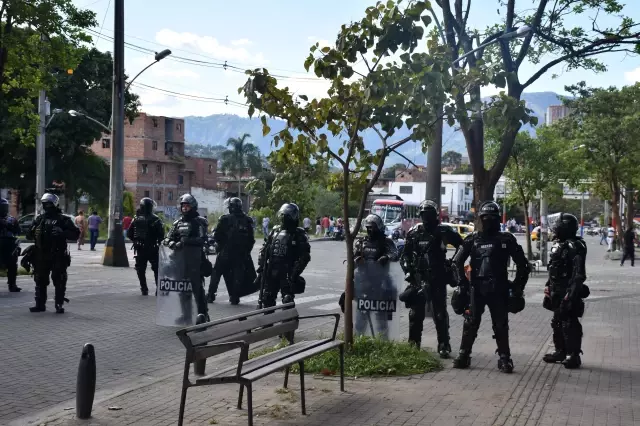 Kolombiya'da binlerce kişi hükümeti protesto etti