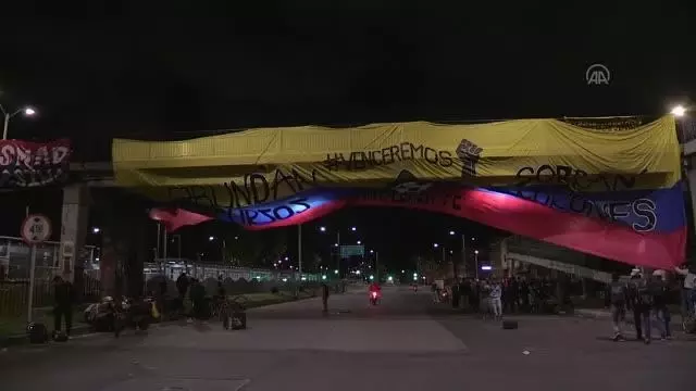 Kolombiya'da protestolarda hayatını kaybedenler için anma töreni düzenlendi Kolombiya'da protestolarda hayatını kaybedenler için anma töreni düzenlendi
