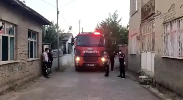 Bayramlaşmaya giden komşular kötü kokudan şüphelendi, ekipler yaşlı adamın cansız bedeniyle karşılaştı