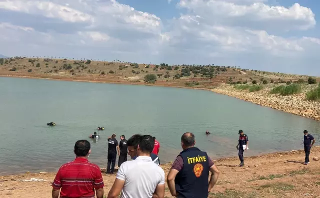 Serinlemek için girdiği gölette boğuldu