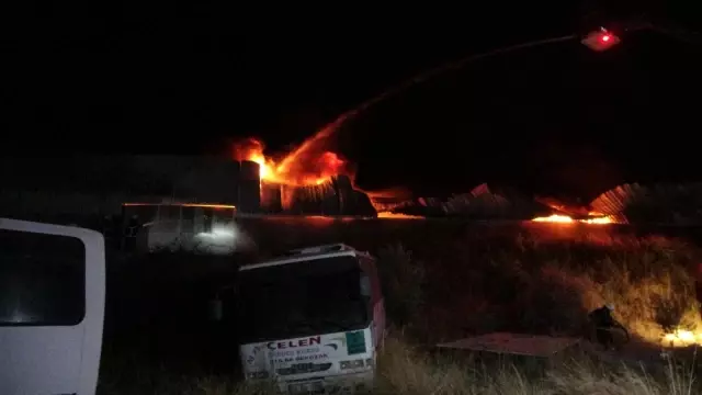 Kozan'da geri dönüşüm tesisinde yangın