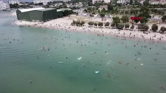 KÜÇÜKÇEKMECE MENEKŞE PLAJI'NDA BAYRAM YOĞUNLUĞU