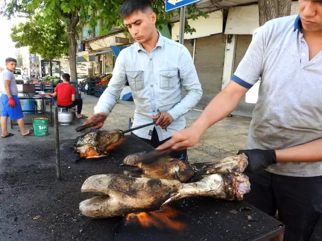 Kurban Bayramı'nda kelle ütücülerinin yoğun mesaisi