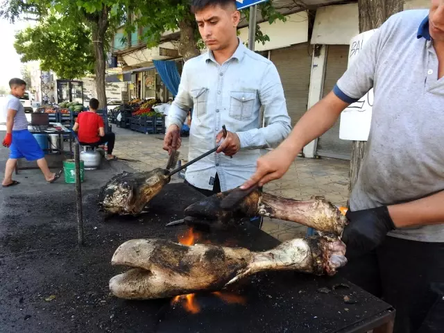 Kurban Bayramı'nda kelle ütücülerinin yoğun mesaisi