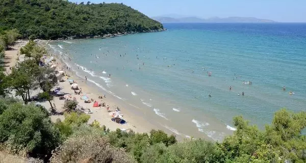 KUŞADASI'NDA, YOĞUNLUK NEDENİYLE MİLLİ PARK ARAÇ GİRİŞİNE KAPATILDI KUŞADASI'NDA, YOĞUNLUK NEDENİYLE MİLLİ PARK ARAÇ GİRİŞİNE KAPATILDI