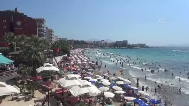 Kuşadası sahillerinde yoğunluk Kuşadası sahillerinde yoğunluk