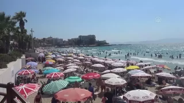 Kuşadası sahillerinde yoğunluk
