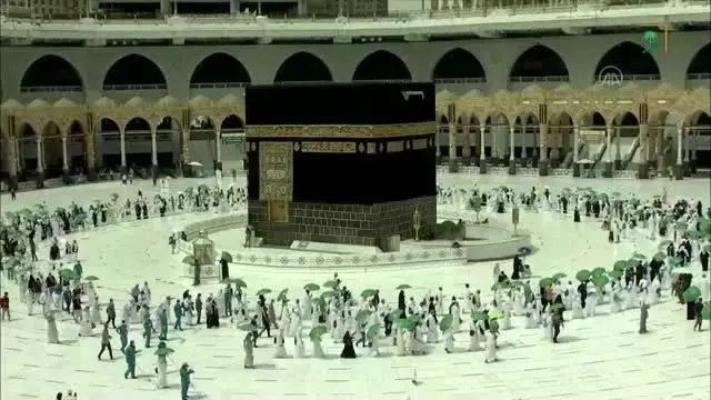 Kutsal topraklardaki Müslümanlar, ziyaret tavafını yaptı Kutsal topraklardaki Müslümanlar, ziyaret tavafını yaptı