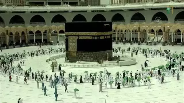 Kutsal topraklardaki Müslümanlar, ziyaret tavafını yaptı