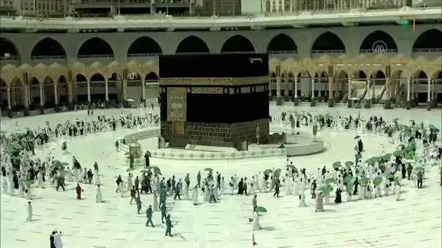 Kutsal topraklardaki Müslümanlar, ziyaret tavafını yaptı