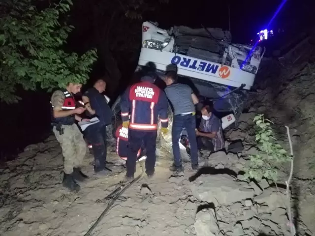 Şarampole devrilen yolcu otobüsündeki 5 kişi yaralandı
