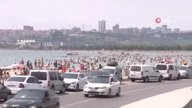 Menekşe Plajı'nda 'bayram' yoğunluğu