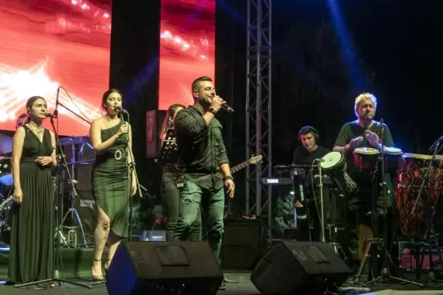 Mersin Büyükşehir'in 'Bayram Konserleri' Başladı Mersin Büyükşehir'in 'Bayram Konserleri' Başladı