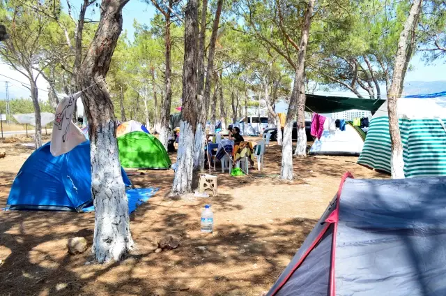 Çadır ve karavan tutkunları bayram tatilini kampta geçiriyor
