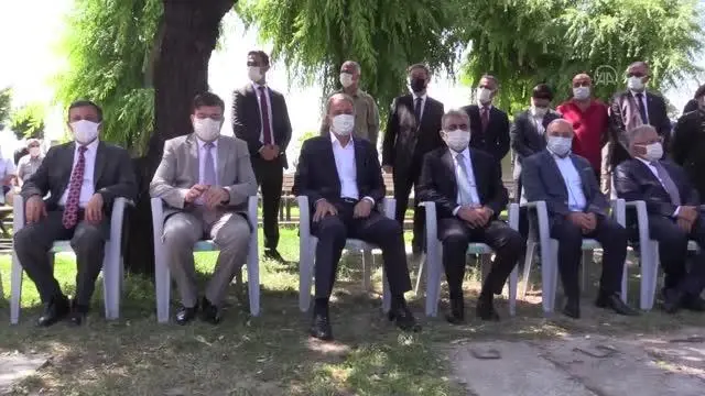 Milli Savunma Bakanı Akar, şehitlikleri ziyaret etti